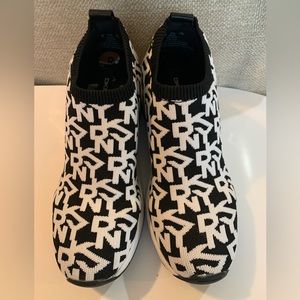 Black White Women’s Size 8 DKNY Logo Slip on Stretch Sneaker